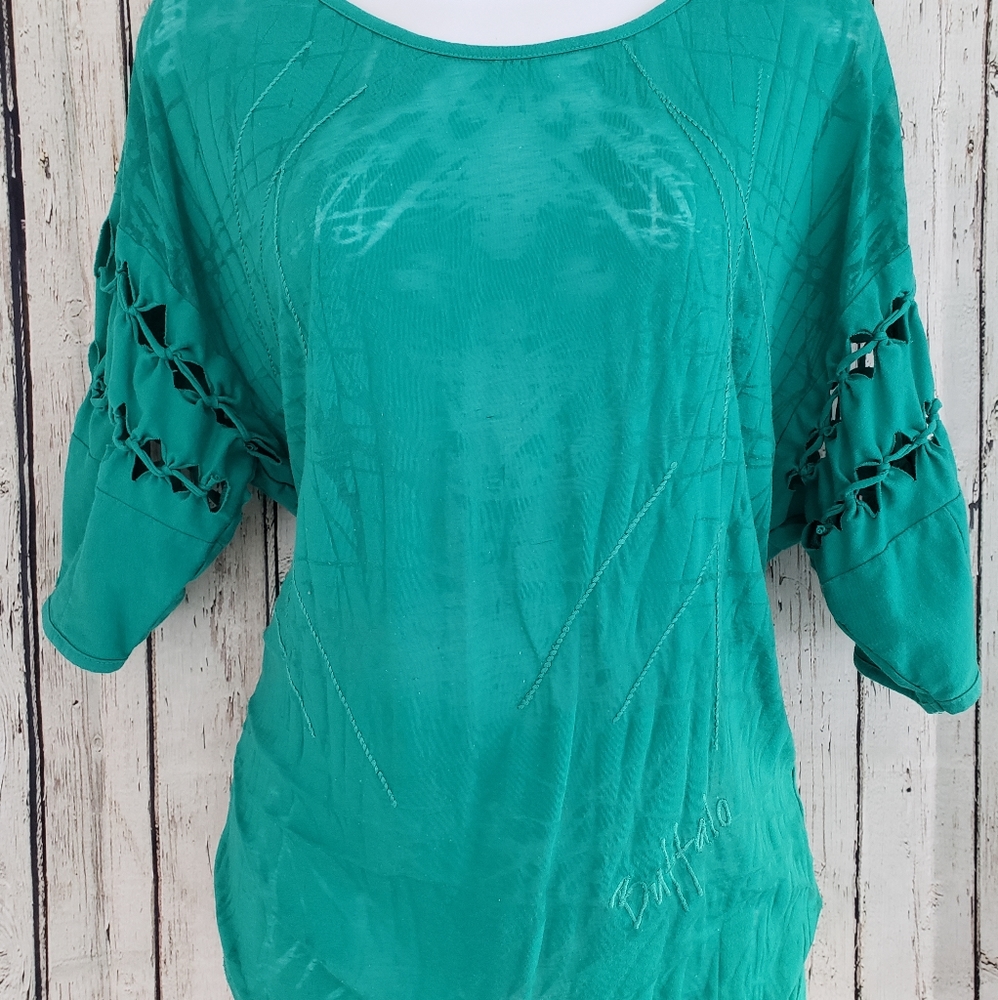 🌺 4/$20 Buffalo David Bitton top size small